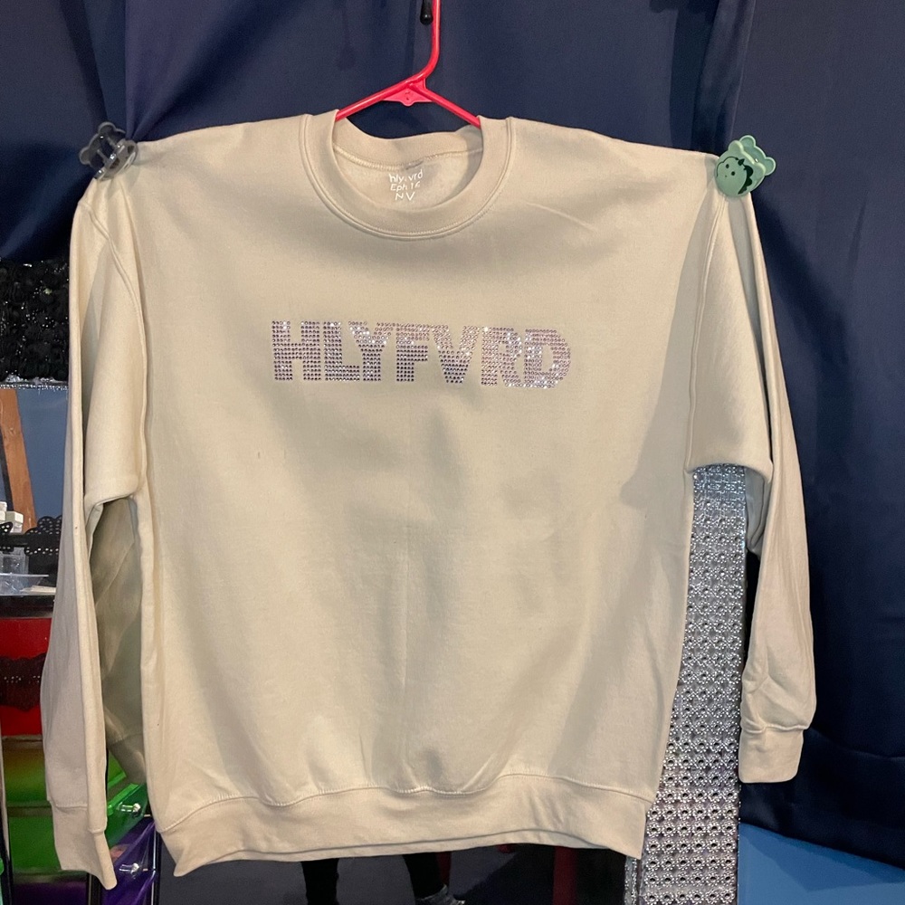 Sweatshirt with rhinestones